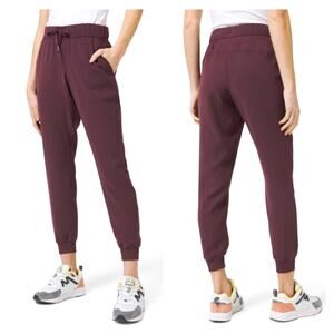 Lululemon On the Fly Jogger *Woven Cassis size 0 Burgundy